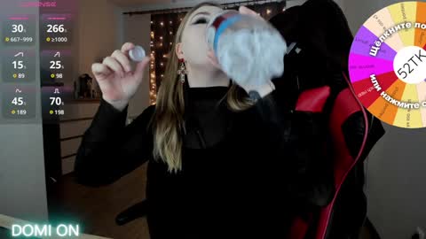 Snapshot of oliviamunk chatting on 01/20/25, 07:04 . online show from 01/20/25, 07:04