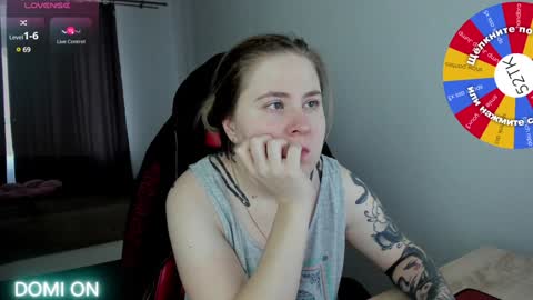 Snapshot of oliviamunk chatting on 01/27/25, 08:29 . online show from 01/27/25, 08:29