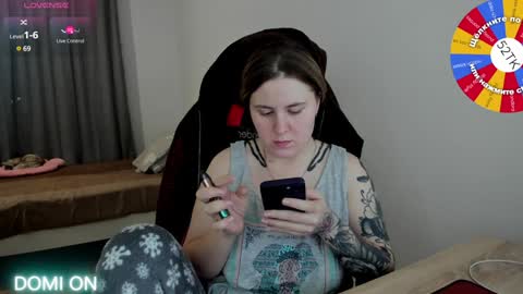 Snapshot of oliviamunk chatting on 01/27/25, 02:35 . online show from 01/27/25, 02:35