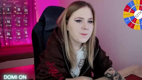 Snapshot of oliviamunk chatting on 02/11/25, 04:33 . online show from 02/11/25, 04:33
