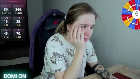 Snapshot of oliviamunk chatting on 02/12/25, 04:01 . online show from 02/12/25, 04:01