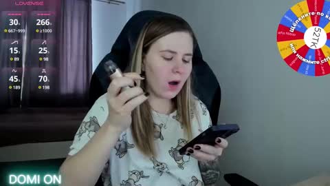 Snapshot of oliviamunk chatting on 02/15/25, 07:06 . online show from 02/15/25, 07:06