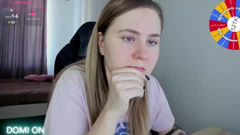 Snapshot of oliviamunk chatting on 02/19/25, 08:12 . online show from 02/19/25, 08:12