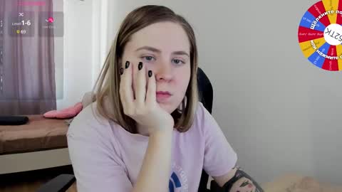 Snapshot of oliviamunk chatting on 02/20/25, 09:11 . online show from 02/20/25, 09:11