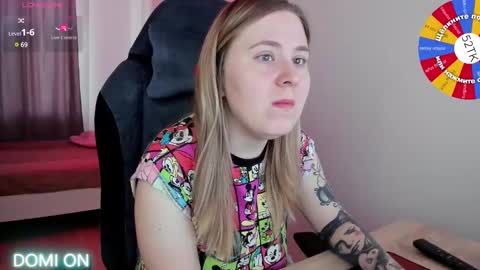 Snapshot of oliviamunk chatting on 02/21/25, 07:01 . online show from 02/21/25, 07:01