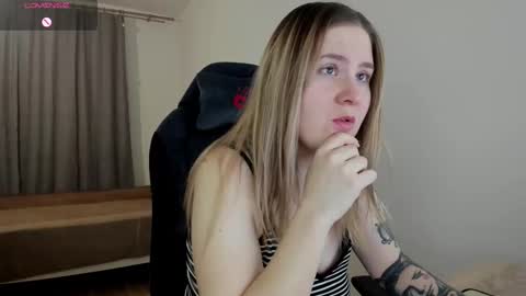 Snapshot of oliviamunk chatting on 03/04/25, 04:06 . online show from 03/04/25, 04:06