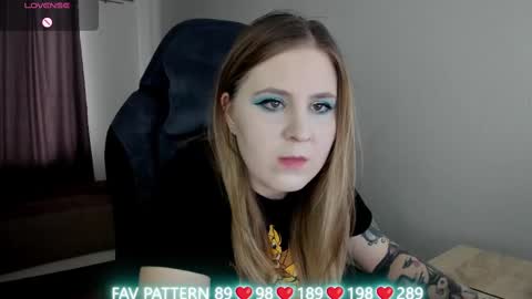 Snapshot of oliviamunk chatting on 03/05/25, 07:49 . online show from 03/05/25, 07:49
