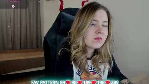 Snapshot of oliviamunk chatting on 03/08/25, 03:50 . online show from 03/08/25, 03:50
