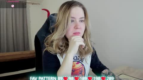 Snapshot of oliviamunk chatting on 03/09/25, 03:32 . online show from 03/09/25, 03:32