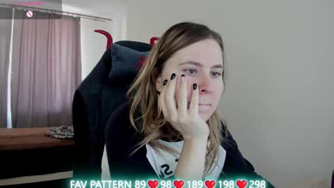 Snapshot of oliviamunk chatting on 03/09/25, 06:39 . online show from 03/09/25, 06:39