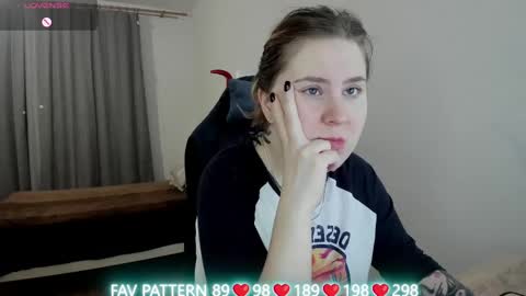 Snapshot of oliviamunk chatting on 03/10/25, 03:34 . online show from 03/10/25, 03:34