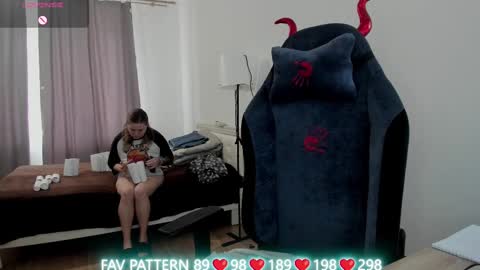 Snapshot of oliviamunk chatting on 03/10/25, 06:38 . online show from 03/10/25, 06:38