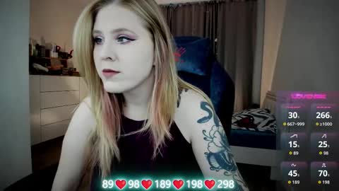 Snapshot of oliviamunk chatting on 09/12/25, 04:12 . online show from 09/12/25, 04:12