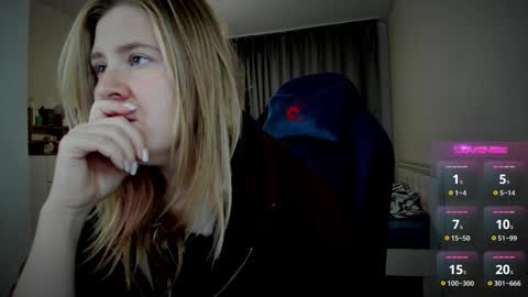 Snapshot of oliviamunk chatting on 09/17/25, 03:52 . online show from 09/17/25, 03:52