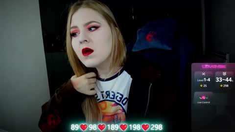 Snapshot of oliviamunk chatting on 09/20/25, 04:24 . online show from 09/20/25, 04:24