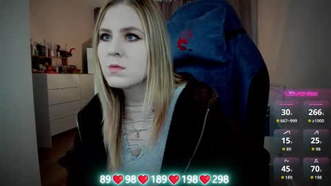Snapshot of oliviamunk chatting on 09/24/25, 05:33 . online show from 09/24/25, 05:33