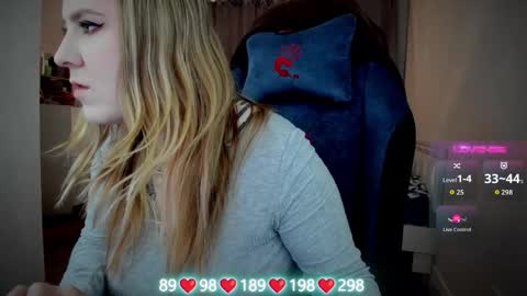 Snapshot of oliviamunk chatting on 10/04/25, 05:27 . online show from 10/04/25, 05:27