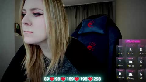 Snapshot of oliviamunk chatting on 10/08/25, 04:43 . online show from 10/08/25, 04:43