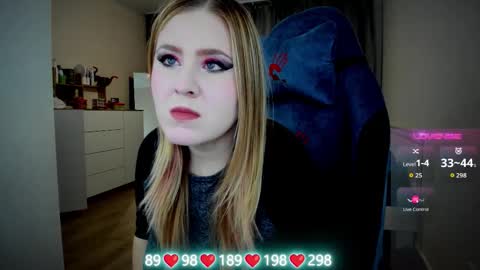 Snapshot of oliviamunk chatting on 10/10/25, 05:06 . online show from 10/10/25, 05:06