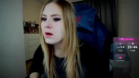 Snapshot of oliviamunk chatting on 10/11/25, 04:33 . online show from 10/11/25, 04:33