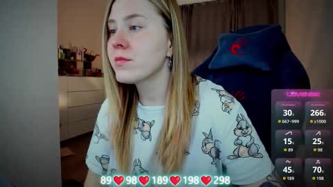 Snapshot of oliviamunk chatting on 10/21/25, 04:13 . online show from 10/21/25, 04:13