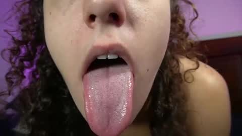 Olivia online show from 01/12/25, 01:00