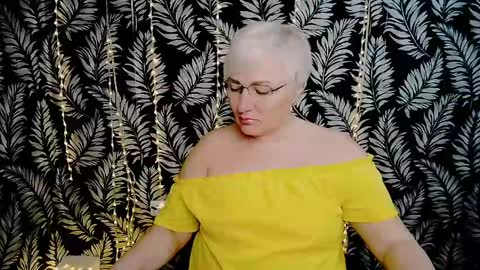 Snapshot of oliviaoskar_ chatting on 04/25/26, 10:18 Kelly online show from 04/25/26, 10:18