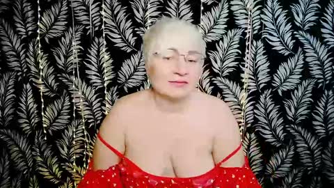 Snapshot of oliviaoskar_ chatting on 04/27/26, 10:35 Kelly online show from 04/27/26, 10:35
