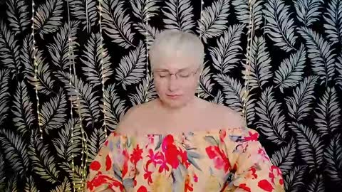 Snapshot of oliviaoskar_ chatting on 04/30/26, 10:43 Kelly online show from 04/30/26, 10:43