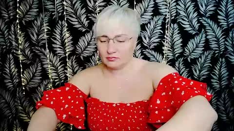 Snapshot of oliviaoskar_ chatting on 05/03/26, 10:32 Kelly online show from 05/03/26, 10:32