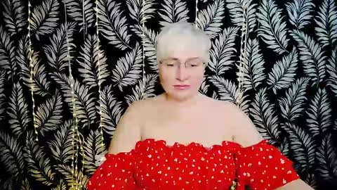 Snapshot of oliviaoskar_ chatting on 05/04/26, 10:22 Kelly online show from 05/04/26, 10:22