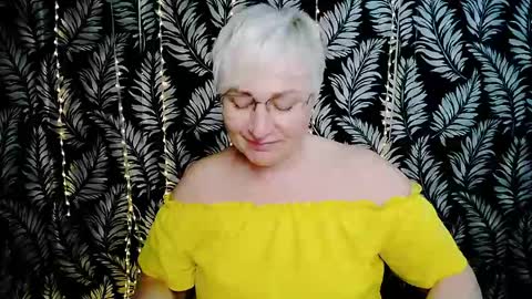 Snapshot of oliviaoskar_ chatting on 05/11/26, 02:45 Kelly online show from 05/11/26, 02:45