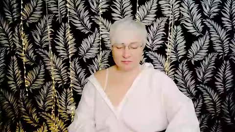 Snapshot of oliviaoskar_ chatting on 05/15/26, 10:22 Kelly online show from 05/15/26, 10:22