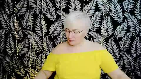 Snapshot of oliviaoskar_ chatting on 05/28/26, 10:12 Kelly online show from 05/28/26, 10:12