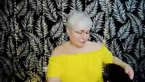 Snapshot of oliviaoskar_ chatting on 06/05/26, 09:59 Kelly online show from 06/05/26, 09:59