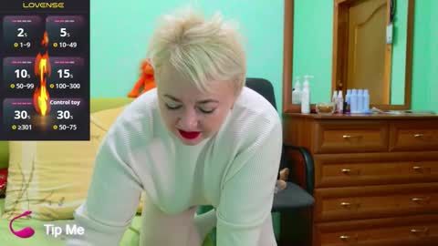 oliviaparadise online show from 11/11/25, 02:22