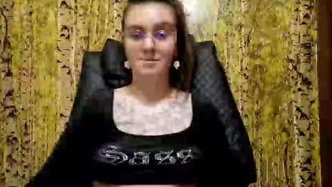 Snapshot of oliviasager chatting on 05/29/26, 08:40 Mistress Olivia online show from 05/29/26, 08:40