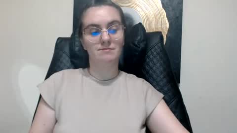 Snapshot of oliviasager chatting on 07/12/26, 07:27 Mistress Olivia online show from 07/12/26, 07:27
