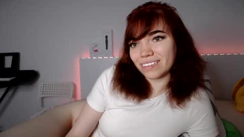 Snapshot of olivka_flower chatting on 12/20/24, 09:28 Angelina Lina online show from 12/20/24, 09:28
