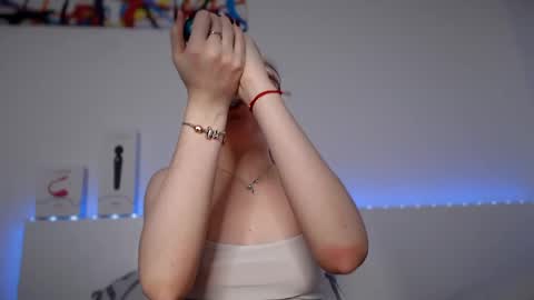 Snapshot of olivka_flower chatting on 02/01/25, 01:34 Angelina Lina online show from 02/01/25, 01:34