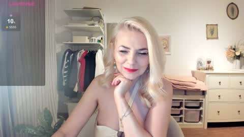 ollalla7 online show from 10/26/25, 06:03