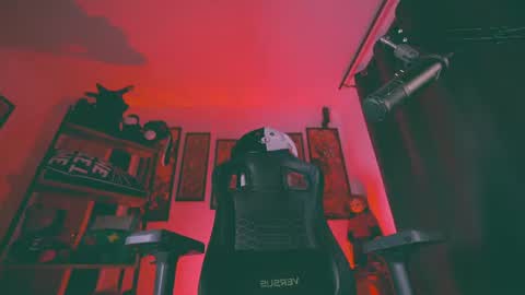 Snapshot of olliver___y chatting on 06/16/26, 05:10 online show from 06/16/26, 05:10