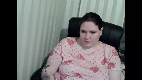 Snapshot of olyaandnetty chatting on 11/11/25, 12:54 OlyaAndNetty online show from 11/11/25, 12:54