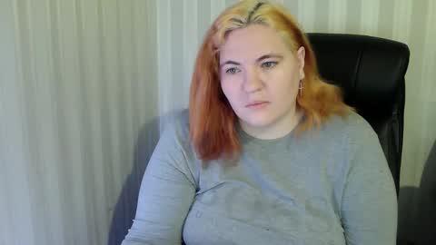 Snapshot of olyaandnetty chatting on 12/20/25, 08:54 OlyaAndNetty online show from 12/20/25, 08:54