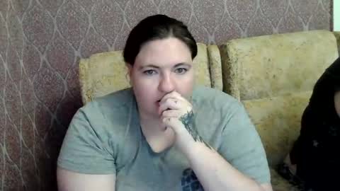 Snapshot of olyaandnetty chatting on 06/12/26, 05:01 OlyaAndNetty online show from 06/12/26, 05:01