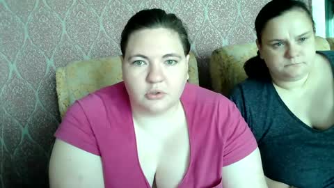 Snapshot of olyaandnetty chatting on 06/17/26, 06:49 OlyaAndNetty online show from 06/17/26, 06:49