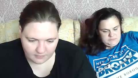 Snapshot of olyaandnetty chatting on 06/18/26, 09:14 OlyaAndNetty online show from 06/18/26, 09:14