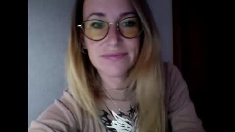 olyra11 online show from 10/06/25, 09:29