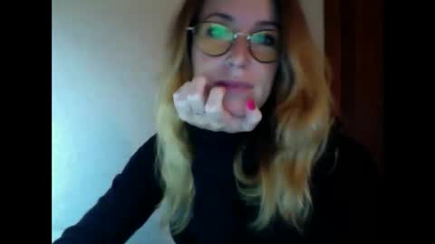 olyra11 online show from 10/09/25, 05:55