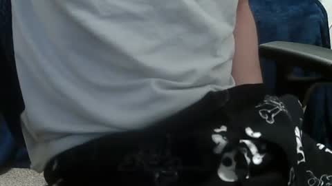 Snapshot of omegapogchamp chatting on 10/27/25, 03:43 omegapogchamp online show from 10/27/25, 03:43